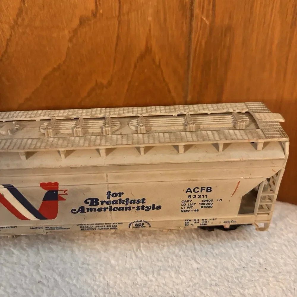 HO Scale Kellogg’s ACF Covered Hopper Freight Train Car Breakfast American Style